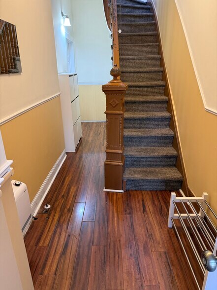 Building Photo - 4 Saint Johns Rd