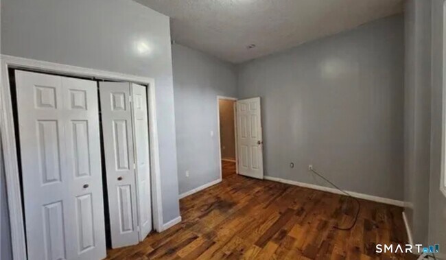 Building Photo - 229 Helen St