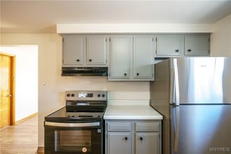 Building Photo - 185 Mead St