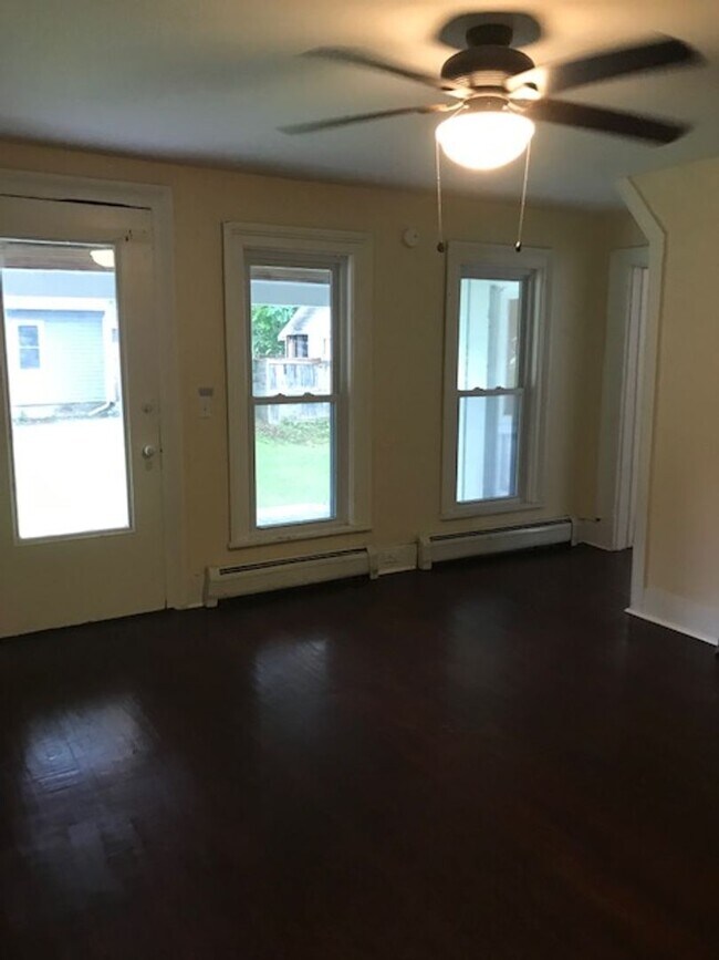 Building Photo - 309 W Broad St