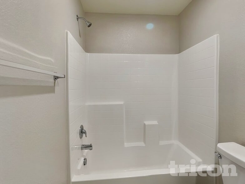 Building Photo - 8962 Wolf River Dr