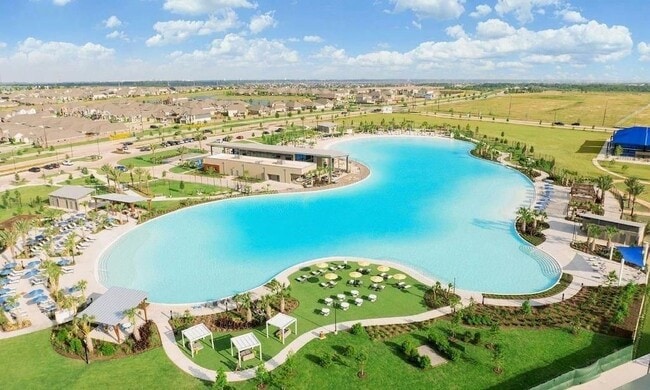 Building Photo - 27315 Blue Pool Dr