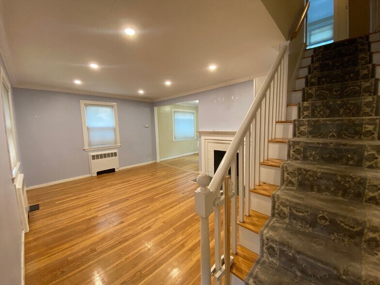 Building Photo - 120 Foster Ter