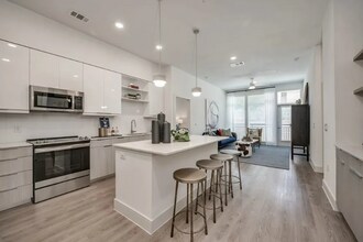 Building Photo - Your Urban Oasis Awaits