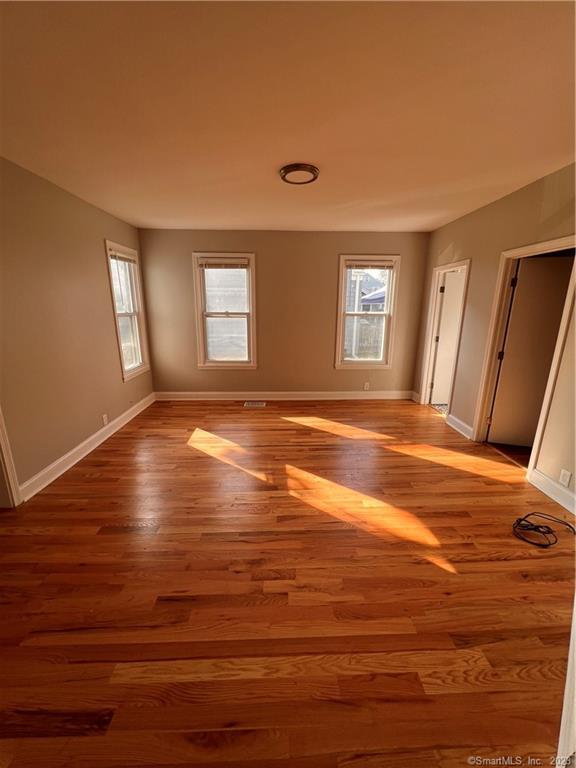 Living area - 303 Quaker Ln S