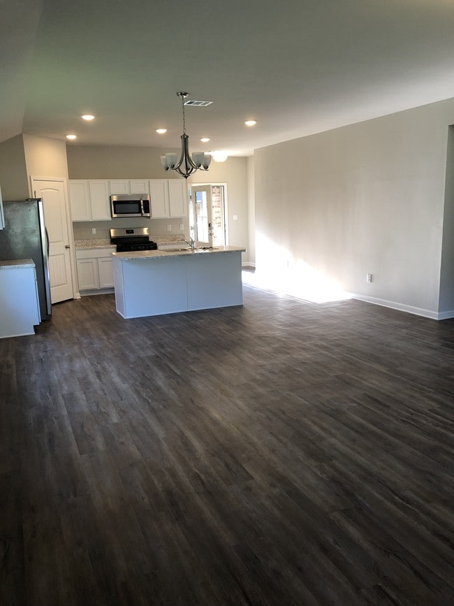 Building Photo - 28461 Evangeline Ln