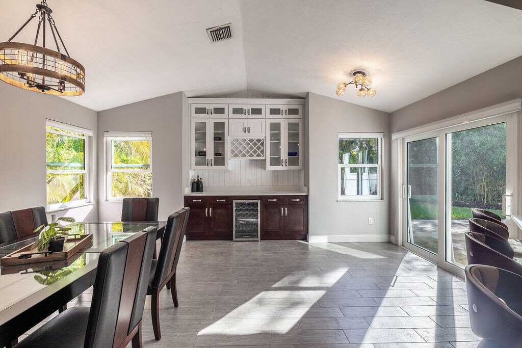 Building Photo - 9330 Seagrape Dr