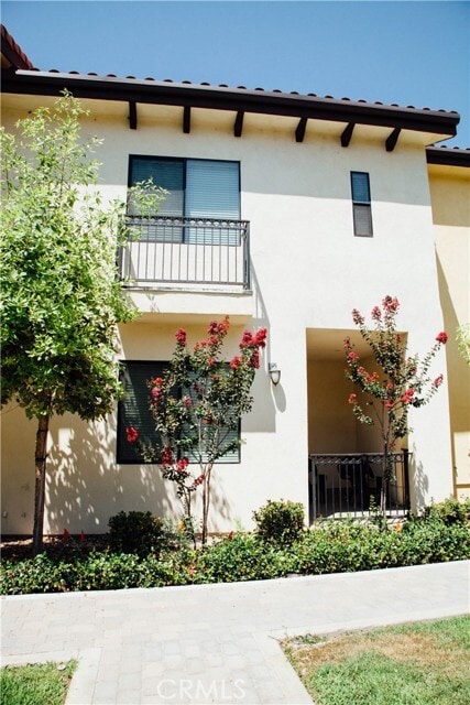 Building Photo - 920 Central