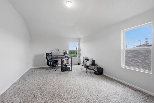 Building Photo - Bright & Airy Living Near Lackland AFB