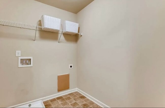 Building Photo - 3347 Blue Springs Walk