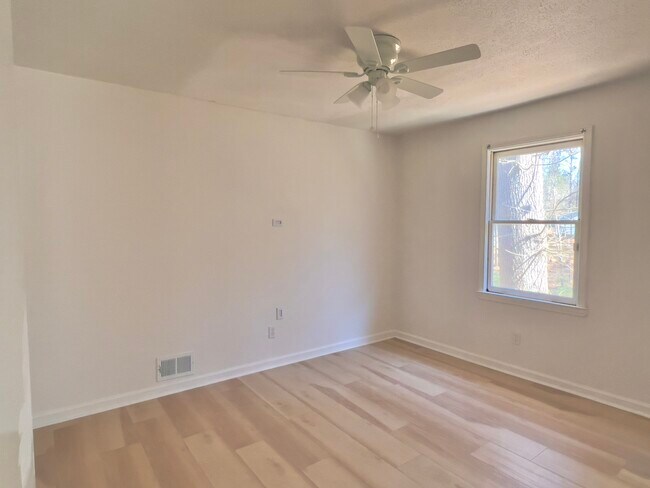 Building Photo - 2502 Wildrose Cir