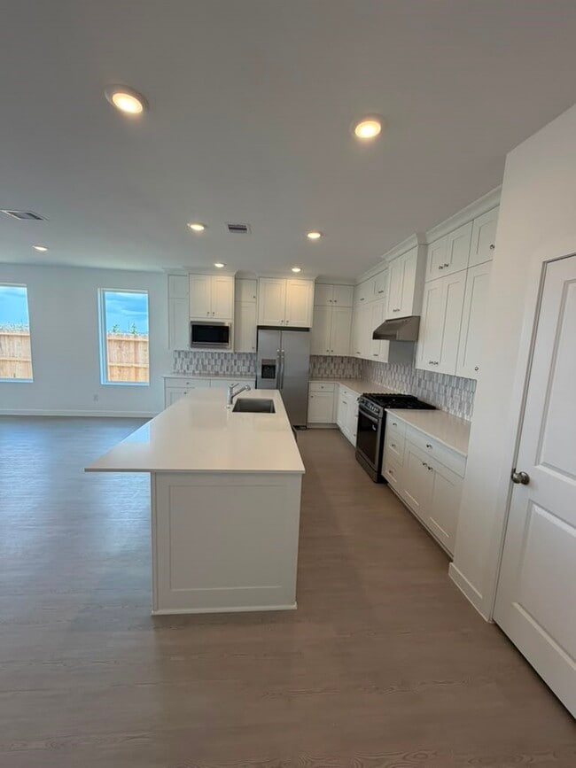 Building Photo - 2847 Gdn Mdw St