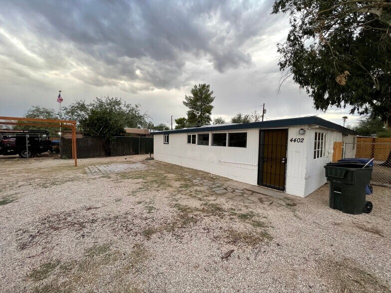 Building Photo - 4402 E Seneca St