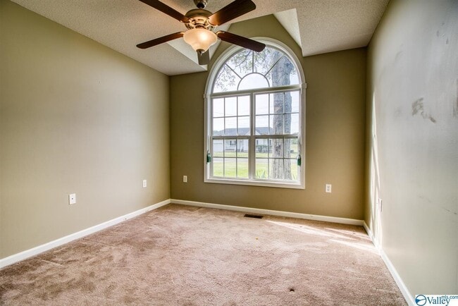 Building Photo - 328 Land Cir