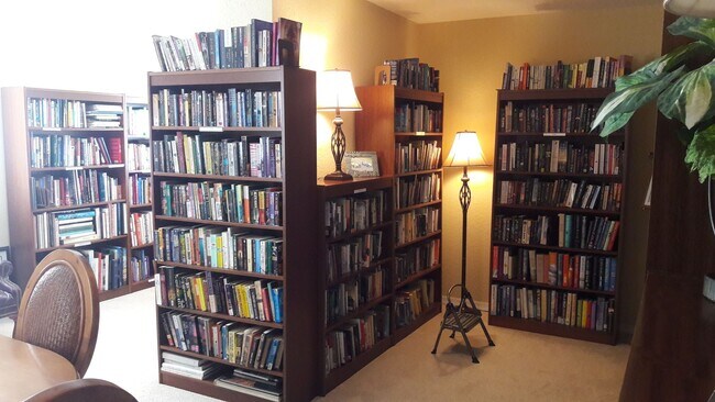 Building Photo - Annual Unfurnished 2/2 Condo in Downtown S...