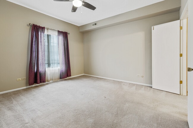 Building Photo - 1665 Commodore Ct