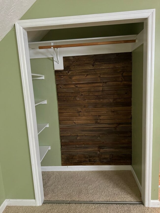 Building Photo - Carolina Lakes!! Close to Marina