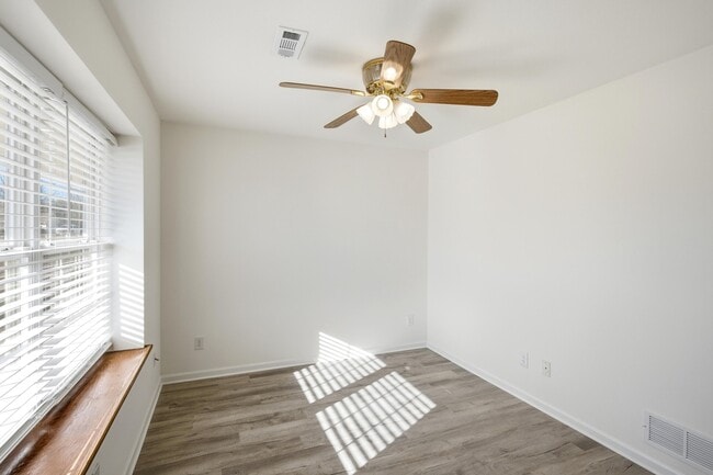 Building Photo - 1709 Juniper Dr