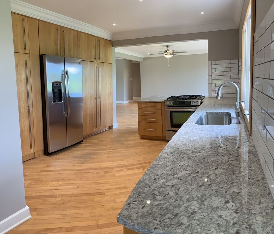 Newly Renovated Kitchen with granite countertops - 11194 Bell Rd