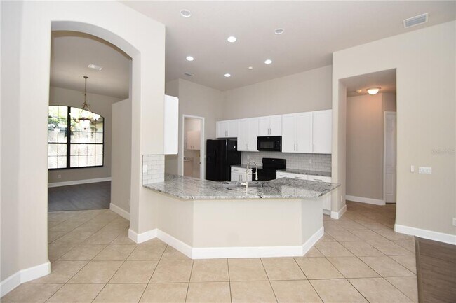 Building Photo - 16 Eastlake Dr