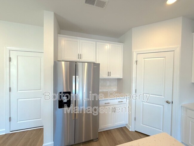 Building Photo - 8024 Hidden Spgs Trl