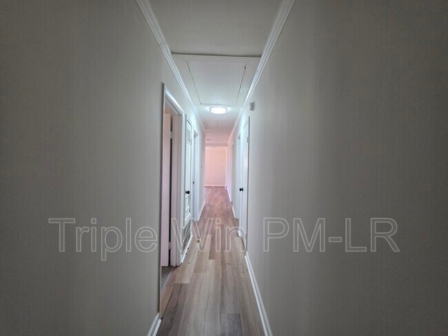 Building Photo - 1413 Nannette St