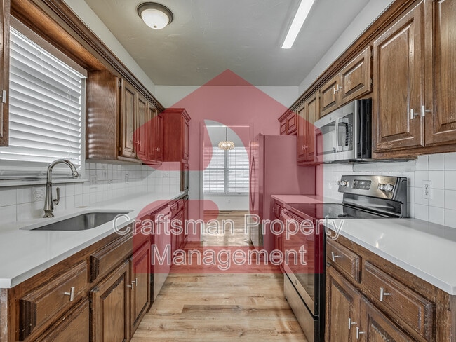 Building Photo - 2708 Silvertree Dr