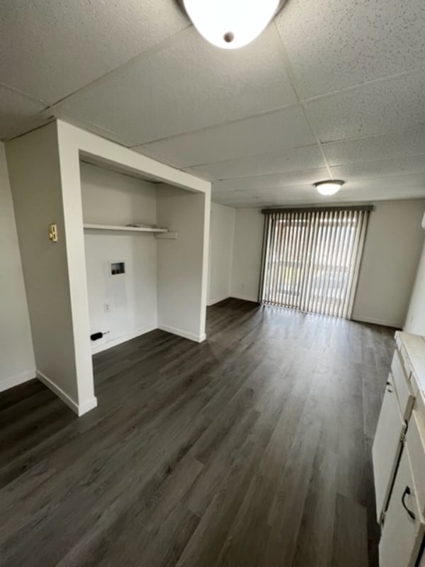 Building Photo - 206 S 4th St