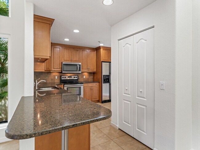 Building Photo - 2228 Bahia Vista St