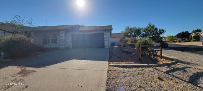 Building Photo - "Charming 3-Bed, 2-Bath Gem in St. George - Bloominton Hills  - Available March 2026