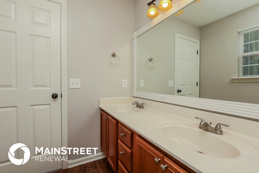 Building Photo - 230 Cool Waters Ct