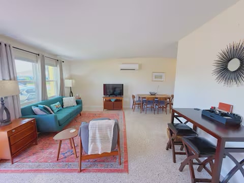 Building Photo - 3255 La Paloma Ave