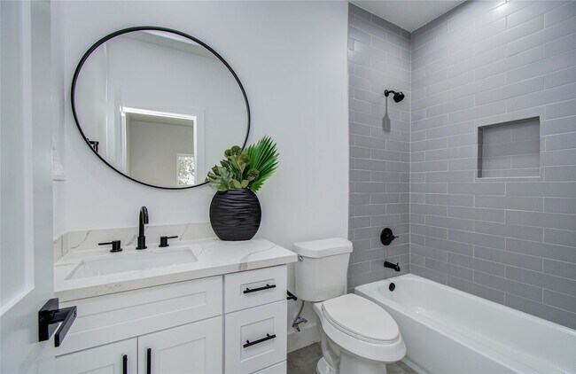Building Photo - 5024 Winnetka St