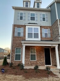 Building Photo - 12031 Remarque Rd