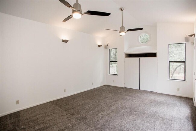 Building Photo - 5139 Meadow Creek Dr