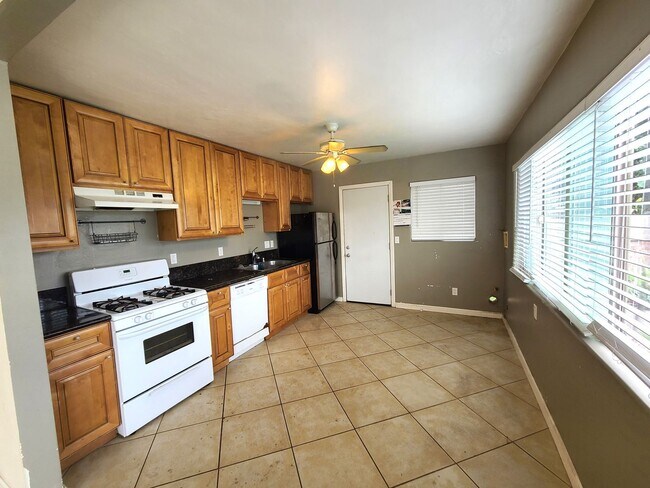 Building Photo - 424-26 Delaware st