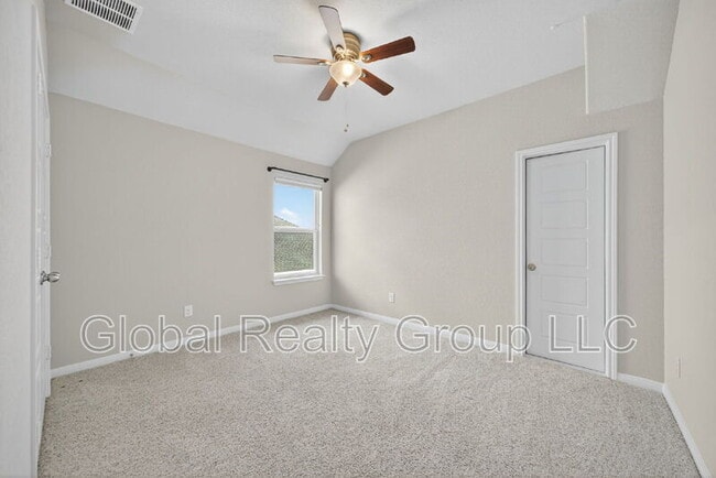 Building Photo - 812 Silver Fox