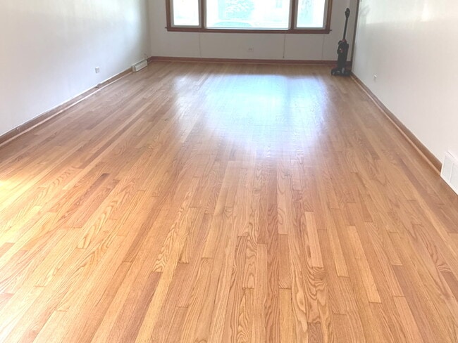 Building Photo - 4947 N Mason Ave