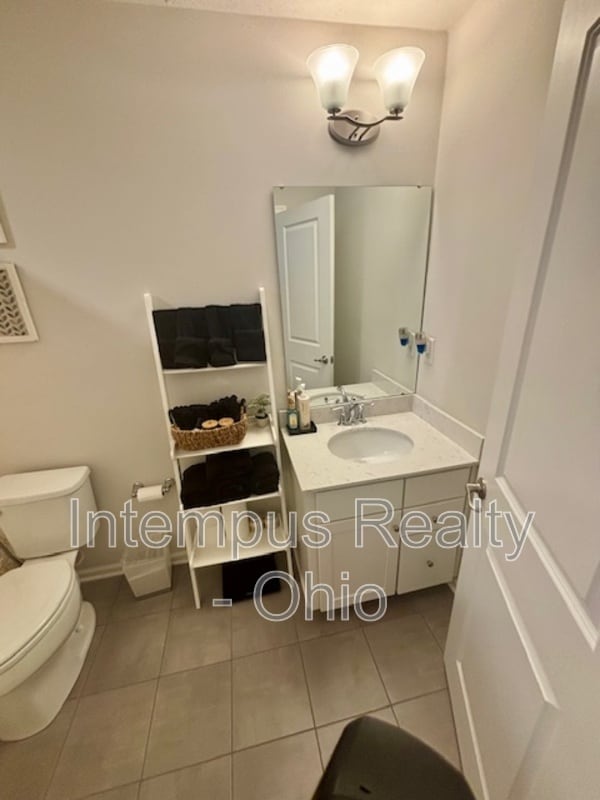 Building Photo - 6123 Brandon Dr