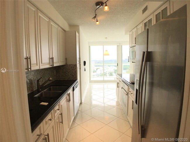 Building Photo - 16400 Collins Ave