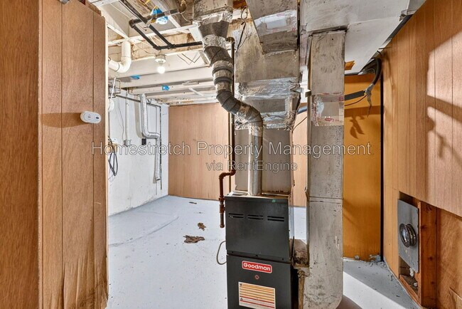 Building Photo - 2247 Hollis Dr