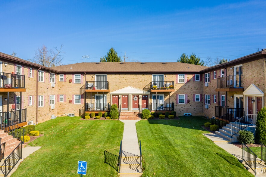 Building Photo - Parkside Court