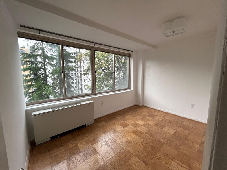 Building Photo - 922 24th St NW