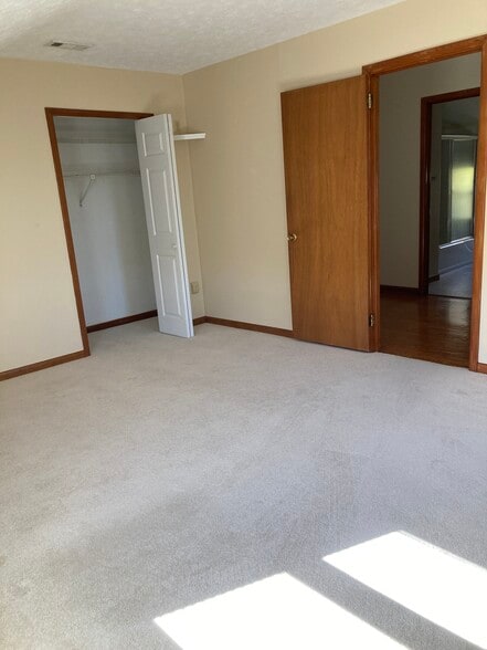 Building Photo - 203 Oakvale Rd