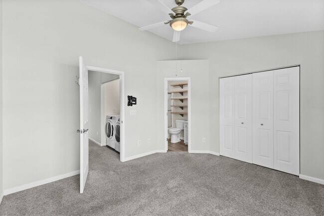 Building Photo - Charming Townhome with Water Views near The Market Common!