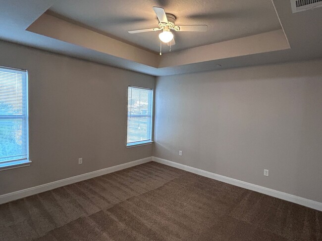 Building Photo - Charming Townhome Near I-35 & Randolph AFB