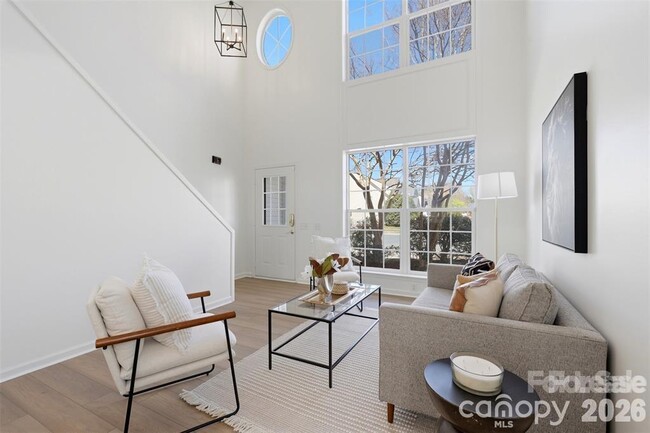 Building Photo - 2443 Normancrest Ct