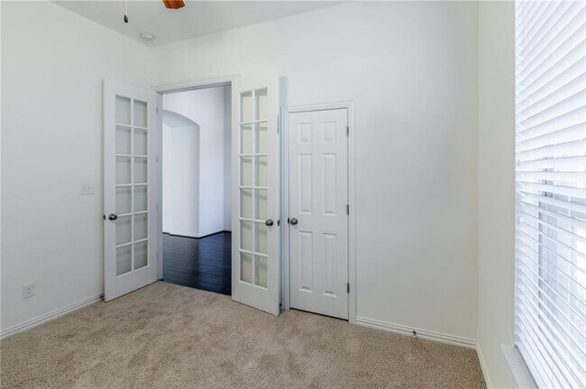 Building Photo - 425 Miracle Rose Way