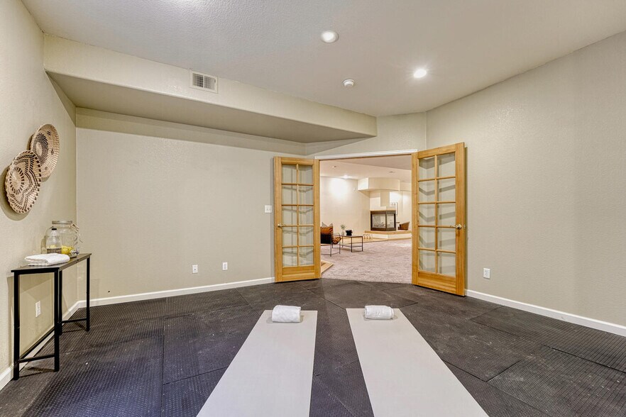 Building Photo - 7170 Windwood Way