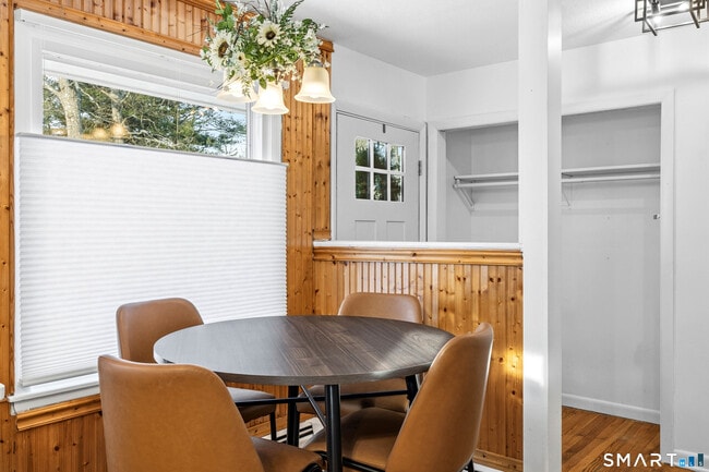 Building Photo - 12 Beach Park Rd